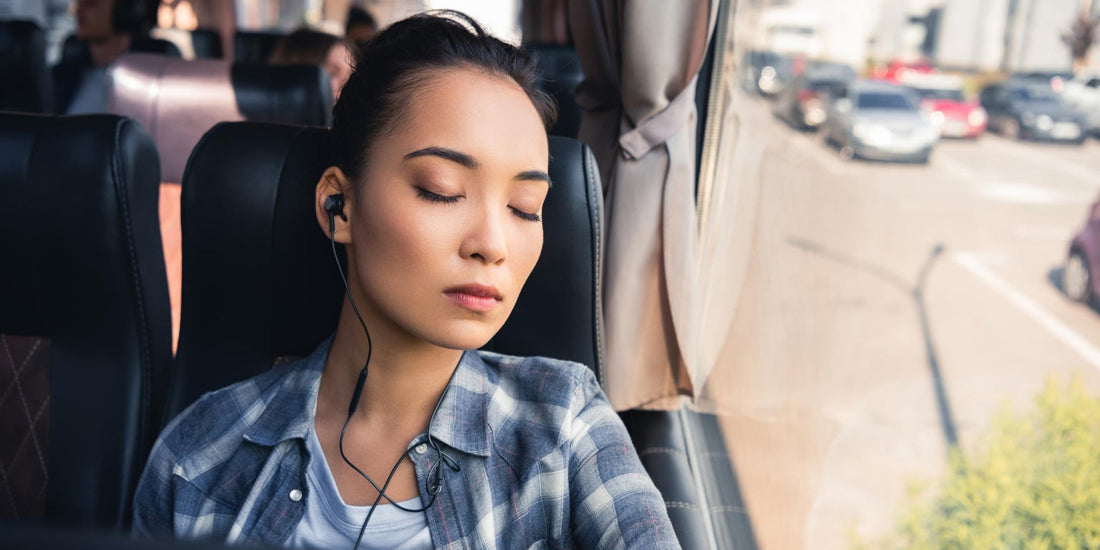 On-the-Go Eye Care: 5 Tips to Sleep Well While Traveling